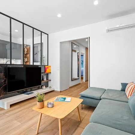 아파트 Beautiful Modern And Design Accommodation, Old *